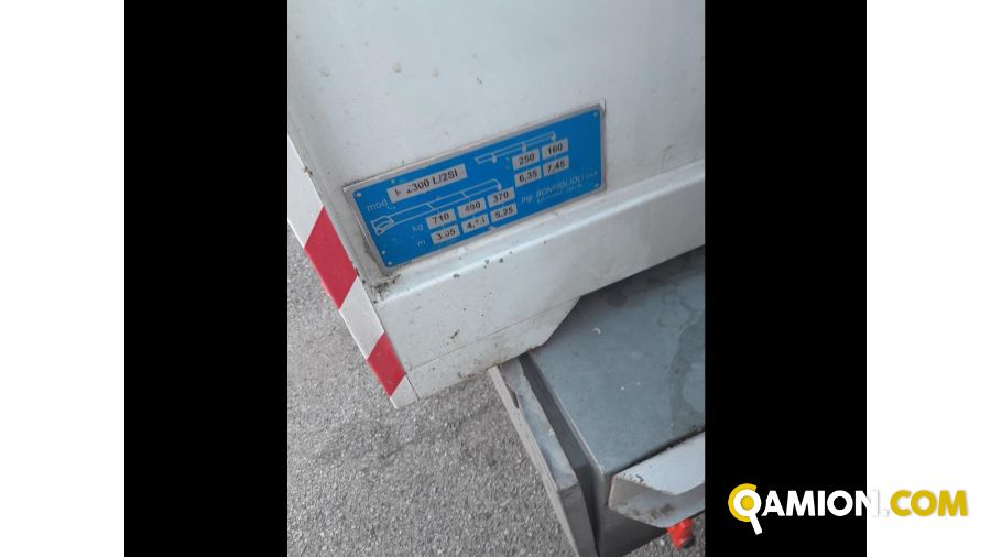 Mercedes Mod. MERCEDES Vers. MERCEDES | Leggero Cabinato <= 35 q.li Cassone fisso con Gru | INDUSTRIAL CARS S.P.A