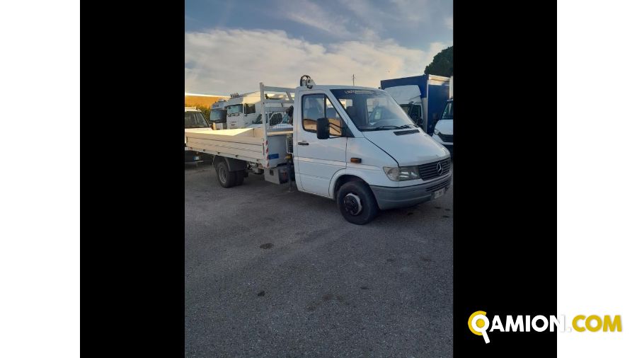 Mercedes Mod. MERCEDES Vers. MERCEDES | Leggero Cabinato <= 35 q.li Cassone fisso con Gru | INDUSTRIAL CARS S.P.A