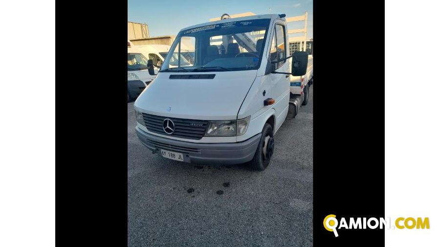 Mercedes Mod. MERCEDES Vers. MERCEDES | Leggero Cabinato <= 35 q.li Cassone fisso con Gru | INDUSTRIAL CARS S.P.A