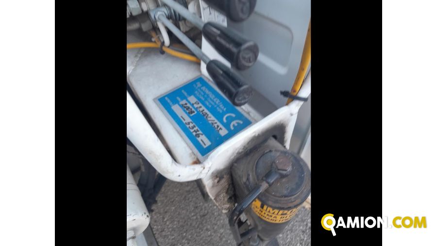 Mercedes Mod. MERCEDES Vers. MERCEDES | Leggero Cabinato <= 35 q.li Cassone fisso con Gru | INDUSTRIAL CARS S.P.A