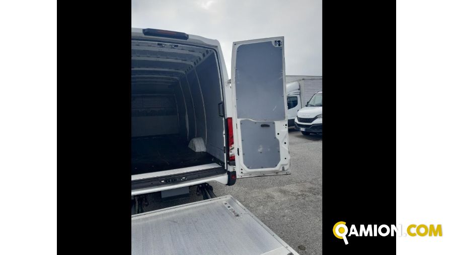 Iveco Mod. IVECO Vers. IVECO | Leggero Furgone <= 35 q.li Furgone di serie / Van | INDUSTRIAL CARS S.P.A
