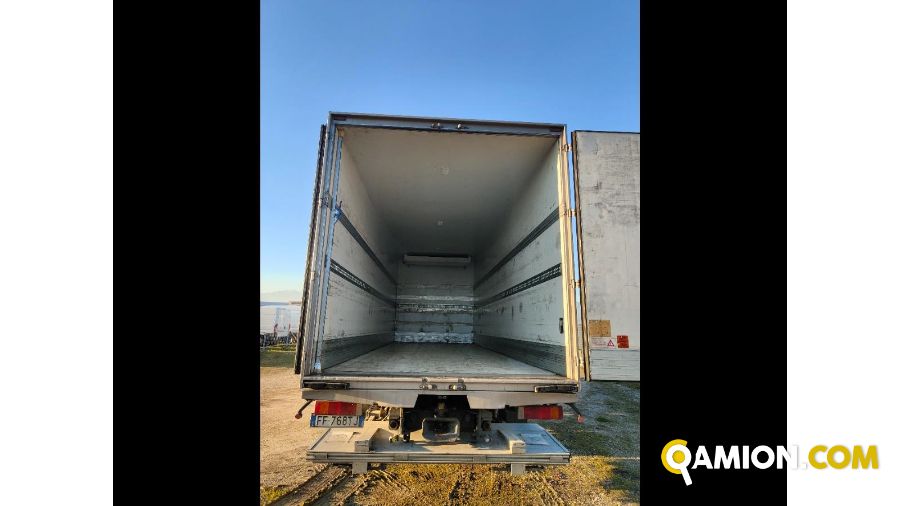 Iveco Mod. IVECO Vers. IVECO | Motrice Isotermico con gruppo frigo e sponda | INDUSTRIAL CARS S.P.A