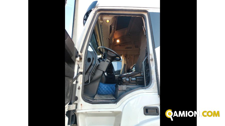 Iveco Mod. IVECO Vers. IVECO | Motrice Isotermico con gruppo frigo e sponda | INDUSTRIAL CARS S.P.A