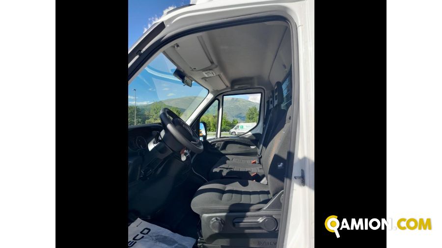 Iveco Mod. IVECO Vers. IVECO | Leggero Cabinato <= 35 q.li Furgonato con sponda | INDUSTRIAL CARS S.P.A
