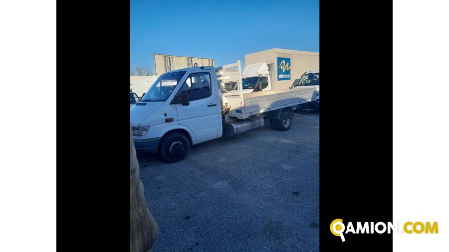 Mercedes Mod. MERCEDES Vers. MERCEDES | Leggero Cabinato <= 35 q.li Cassone fisso con Gru | INDUSTRIAL CARS S.P.A