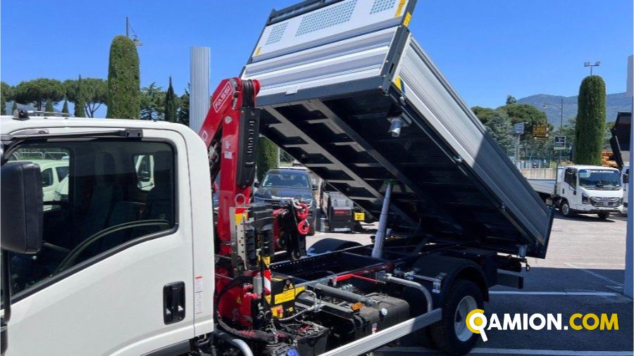 Isuzu Serie N  M30 5.2 con gru FASSI Serie N  M30 5.2 con gru FASSI | Autocarro fino 7.5t Cassone Ribaltabile | TOSCANDIA SPA