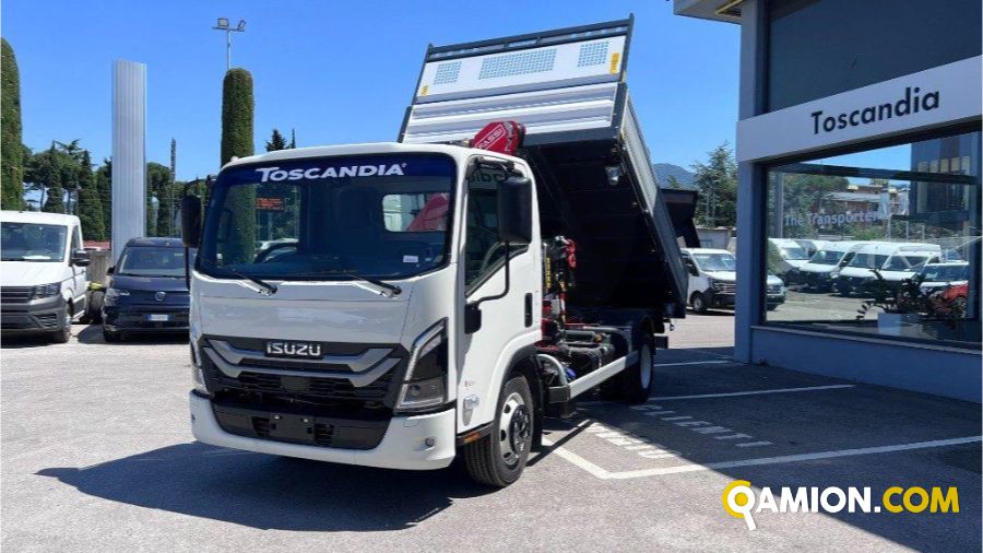 Isuzu Serie N  M30 5.2 con gru FASSI Serie N  M30 5.2 con gru FASSI | Autocarro fino 7.5t Cassone Ribaltabile | TOSCANDIA SPA